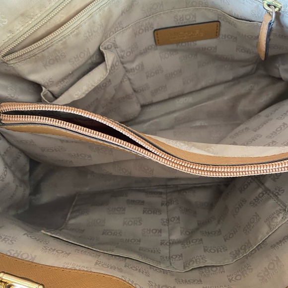 🌺Michael Kors Signature Logo Tote & Wallet Set (Brown) w/Gold Hardware & Chain - Picture 13 of 16